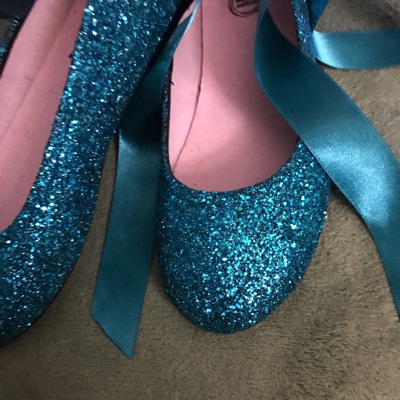 Girls dancing shoes - Picture 3 of 5